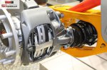 Легендарный осевой агрегат SAF INTRADISC plus INTEGRAL обновленной модификации CUSTOMER DESIGN, по сравнению с предыдущей версией новая ось получила более жесткие амортизаторы, более толстые стенки балки, улучшен способ сварки короба с балкой